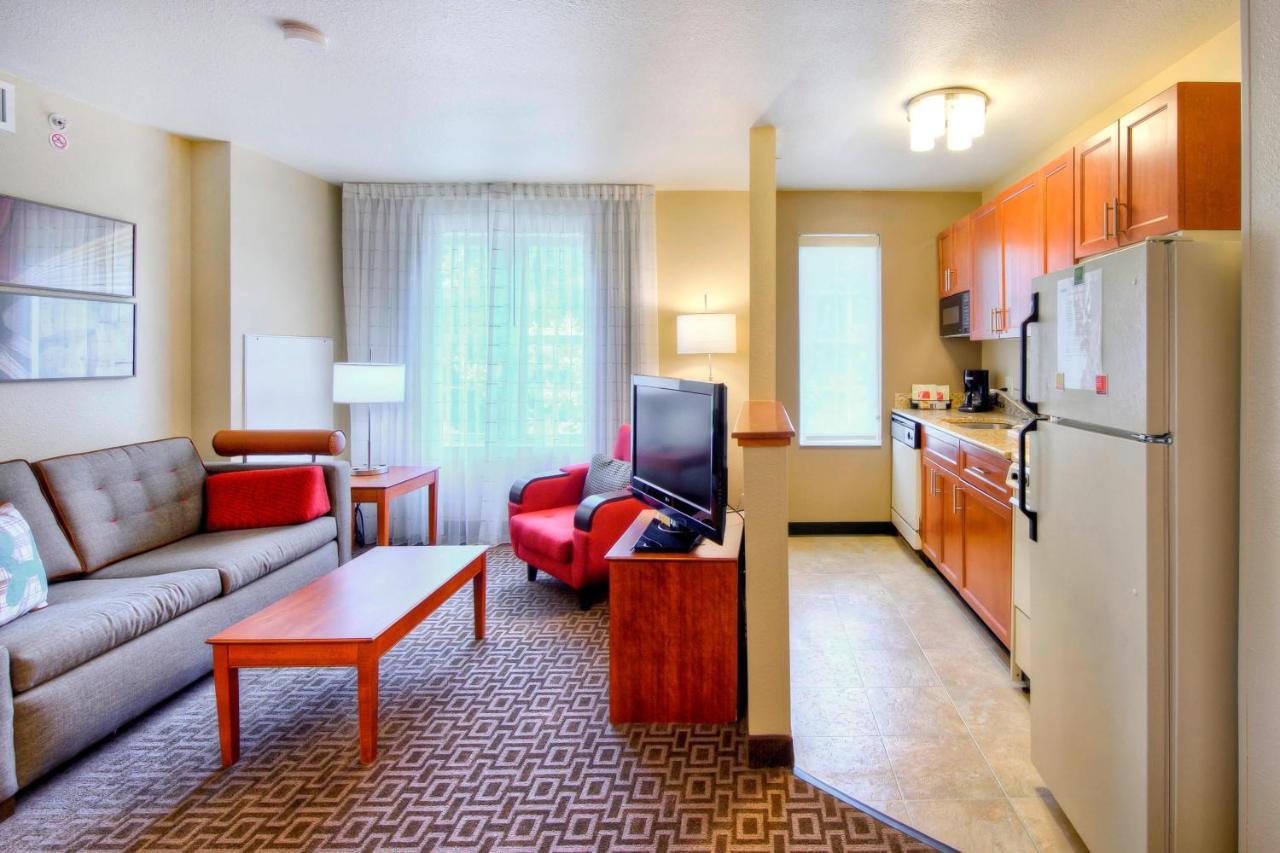 Towneplace Suites Raleigh Cary/Weston Parkway Exterior photo
