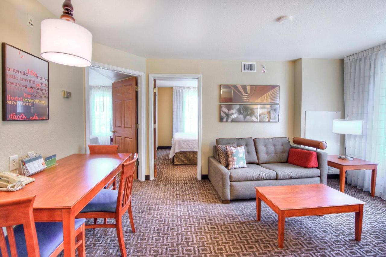 Towneplace Suites Raleigh Cary/Weston Parkway Exterior photo