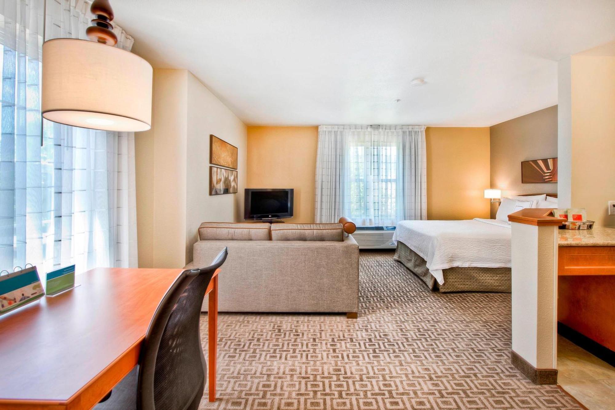 Towneplace Suites Raleigh Cary/Weston Parkway Exterior photo