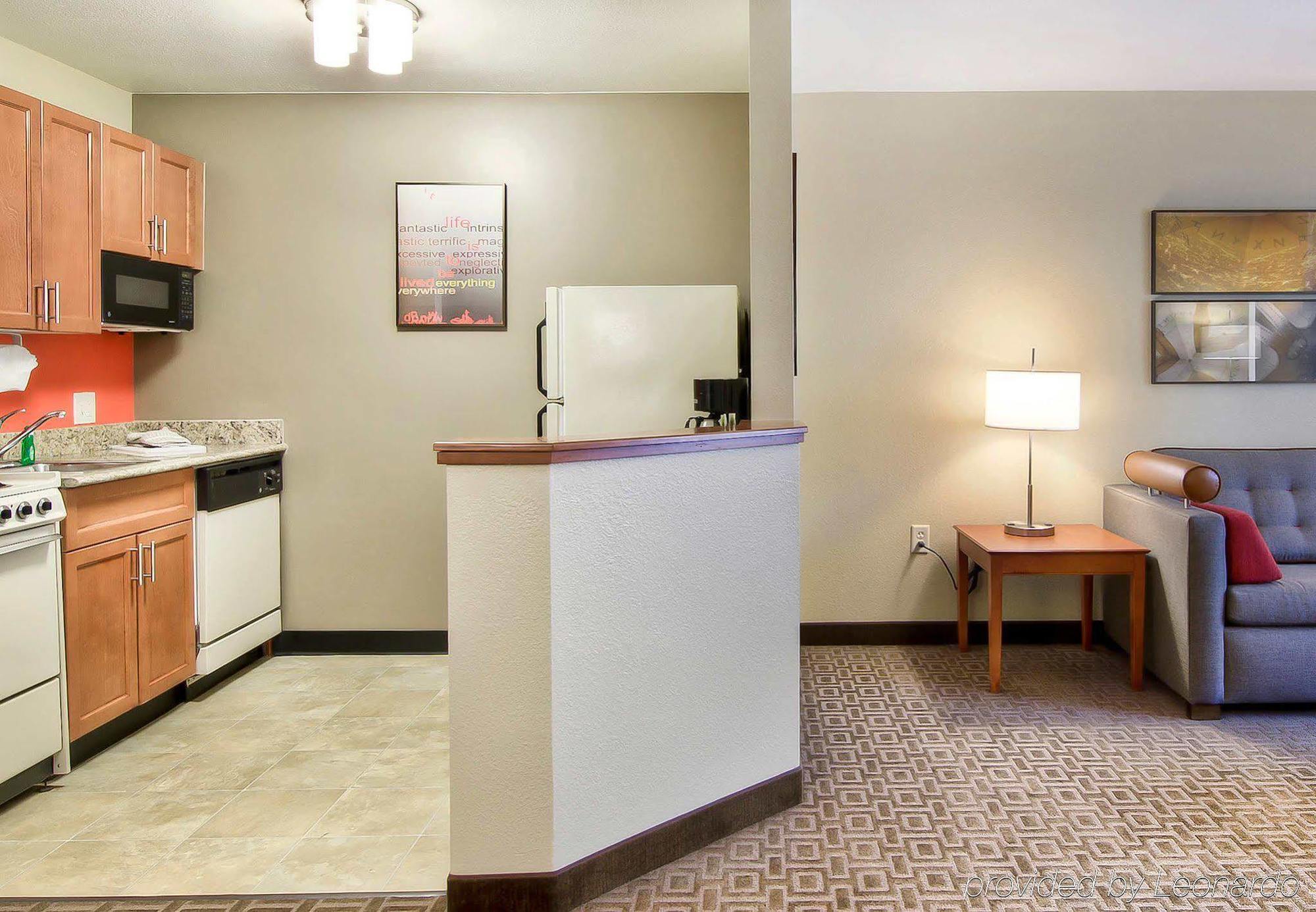 Towneplace Suites Raleigh Cary/Weston Parkway Exterior photo